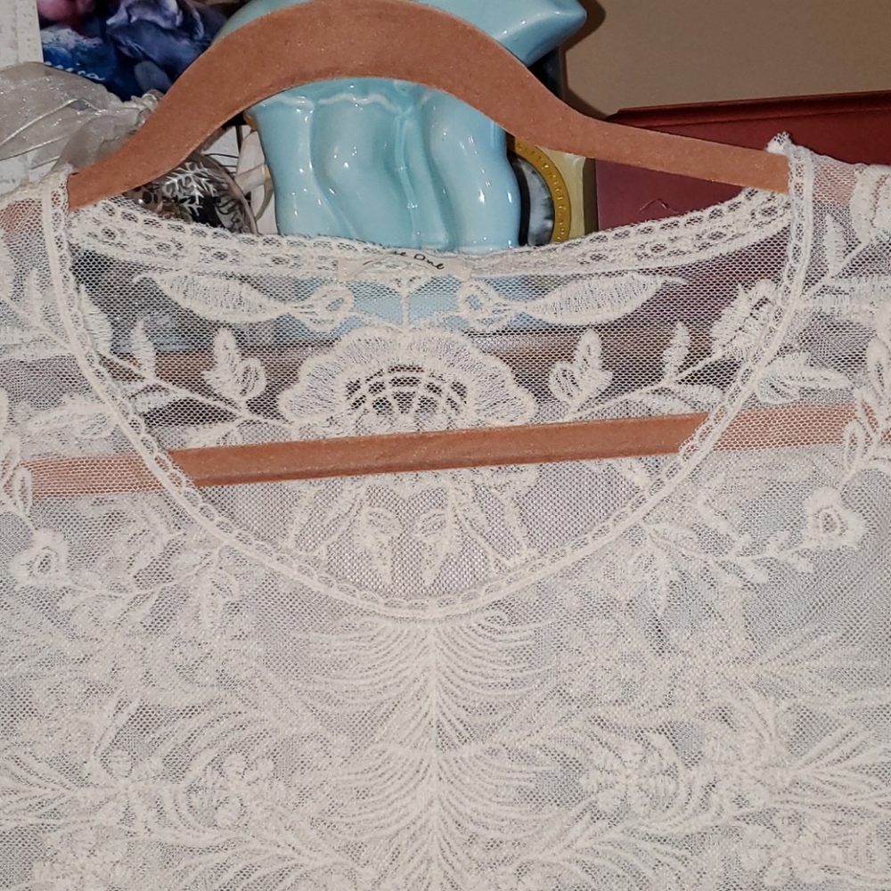 Phase One Blouse - Picture 4 of 8